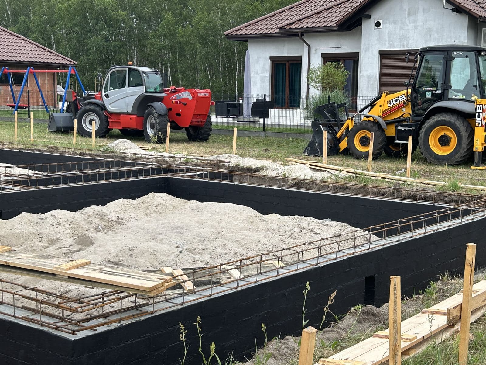 Ściany fundamentowe — Izolacja i zbrojenie