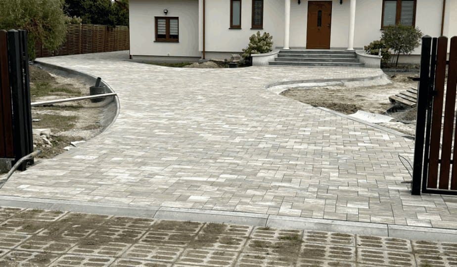 Dom z poddaszem — Stan surowy zamknięty