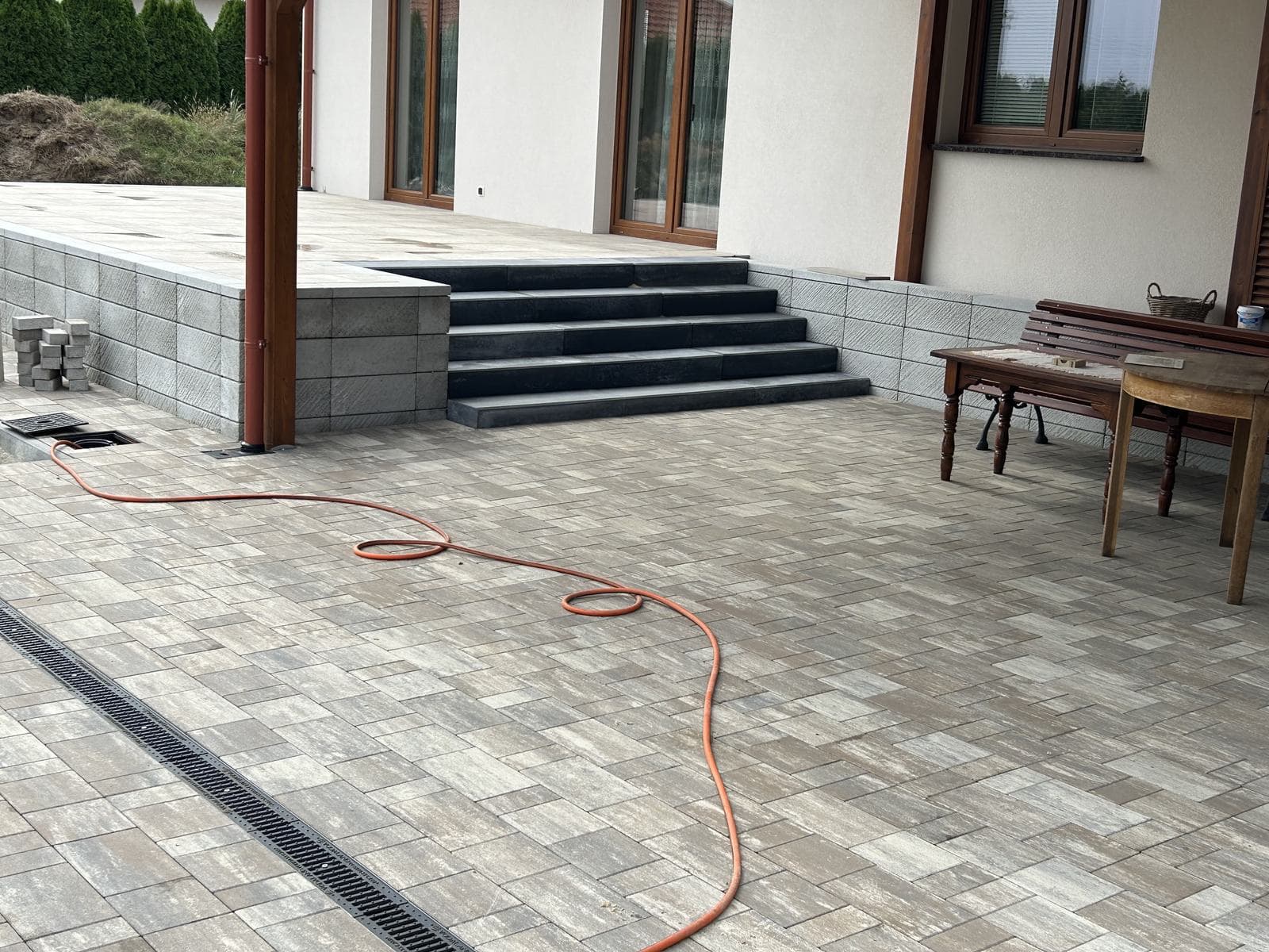 Taras i schody przy domu — Kostka wokół tarasu